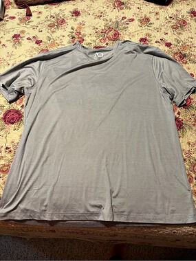 AndersonOrd Men's Gray Short Sleeve T-Shirt Like New